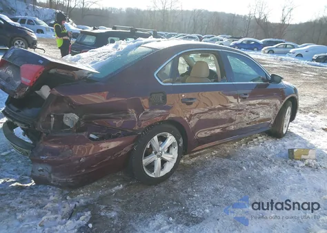 2012 Volkswagen Passat 2.5L Se z USA, uszkodzony, nr VIN 1VWBP7A3XCC086617